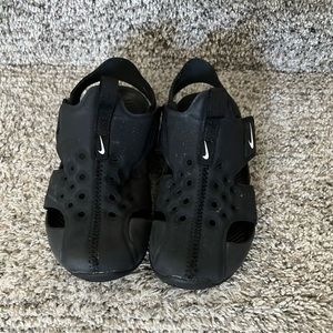 Nike water sandal toddler size 11